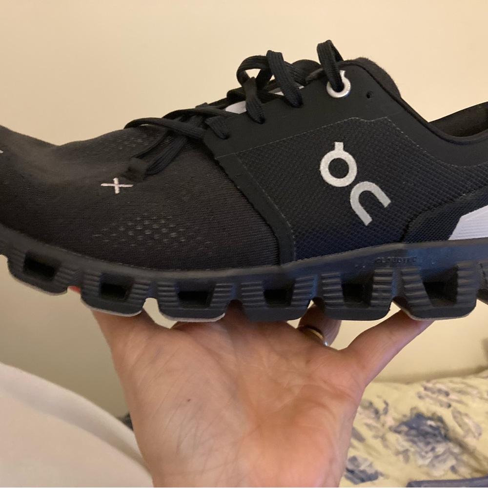 Women’s OC Cloud X3 Low Top Sneakers 9.5 In very good shape.
